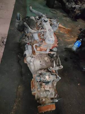 Japon kamyon parçaları kullanılmış motor ile şanzıman iyi durumda ISUZU PICK UP/NKR 4JB1 4JB1T satışta Isuzu kullanılmış parçalar